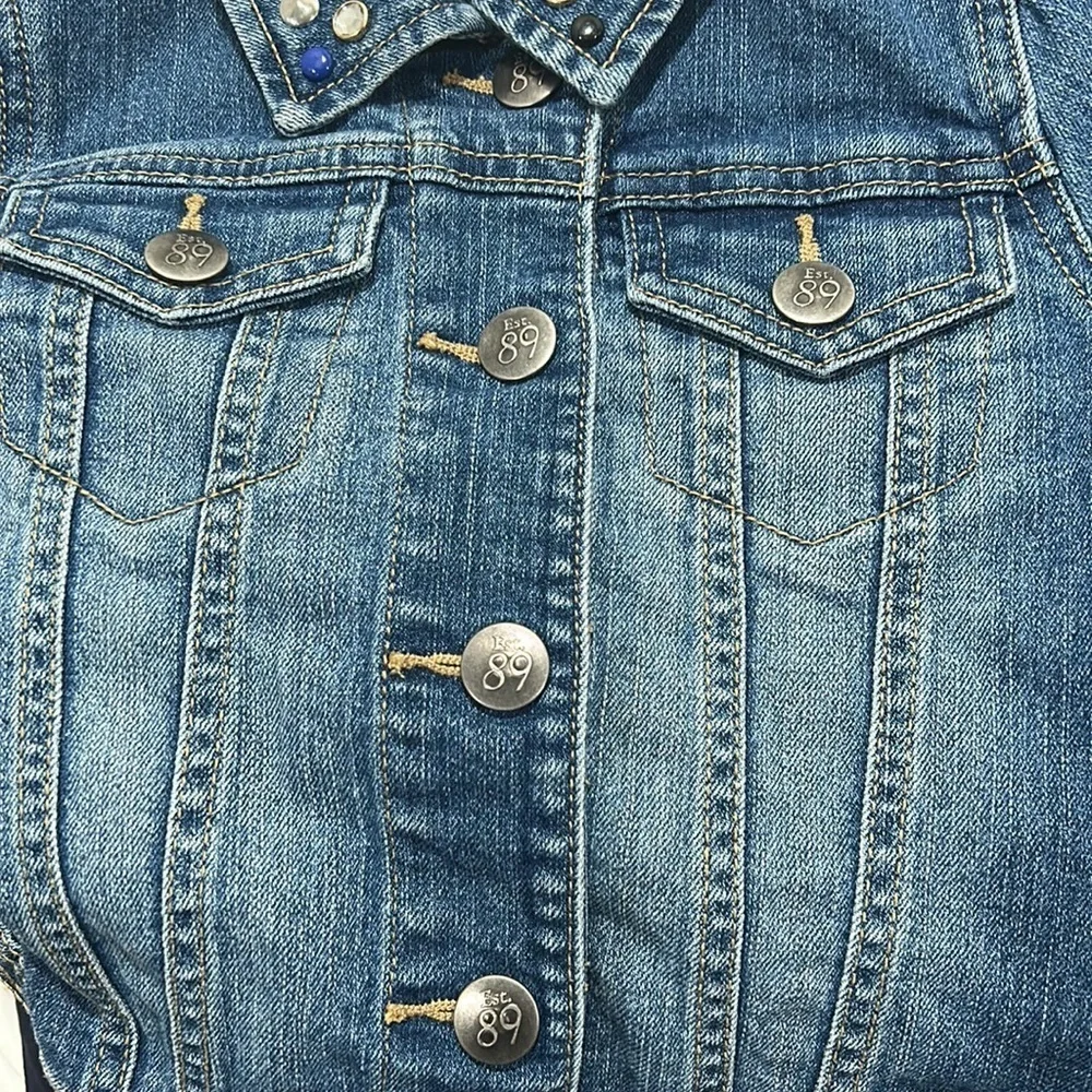 The children’s place blue Jean jacket size 5/6 GUC
